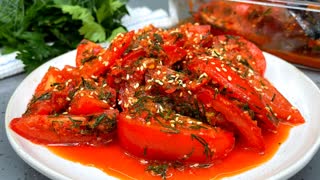 Вкусно так,что съедается все - и помидоры,и даже сок до последней капли.Закуска "проще пареной репы"