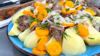 Мясо "по-башкирски",ВКУСНО! Рецепт взяла из кулинарной книги! А с  маринованным луком еще вкуснее)