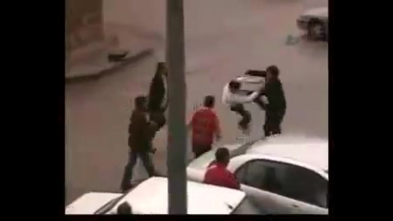 Боксёр против толпы