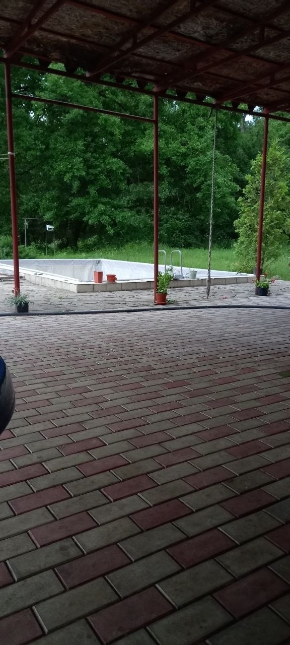 Продам большой 2-х этажный дом в городе Луганск, Станично-Луганский район, посёлок Пшеничное. Расположен в живописном месте, 15 мин. езды от Луганска. Площадь 201 м2. 2014 год постройки. В доме большая, просторная кухня-студия, 4 спальни, тренажёрный зал, бильярдная (профессиональный бильярдный стол). На кажд...